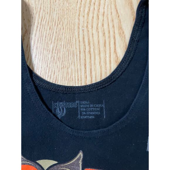 B31-14 Hooters Girl Uniform Rare Tank Black size Small Cotton spandex - Picture 4 of 4